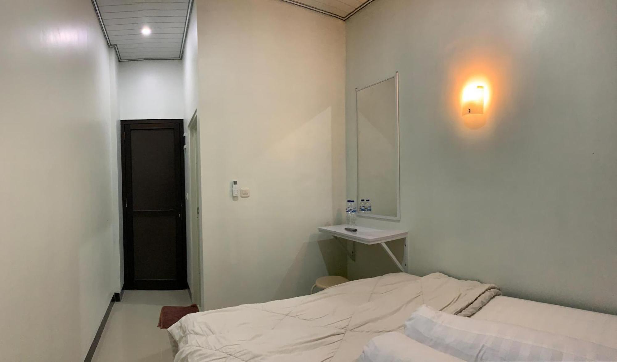 Kusuma Raya Guest House Srondolwetan Ngoại thất bức ảnh