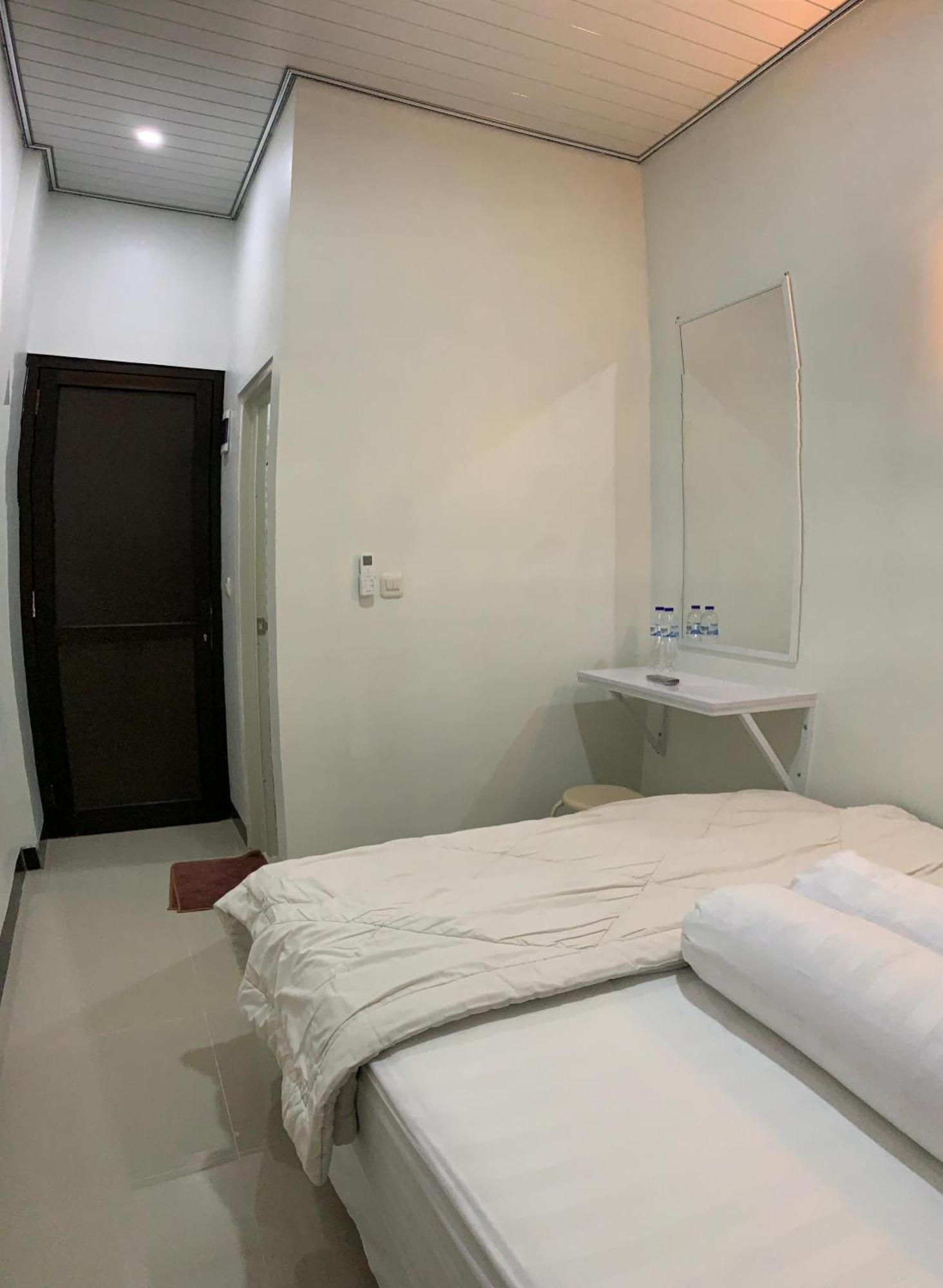 Kusuma Raya Guest House Srondolwetan Ngoại thất bức ảnh
