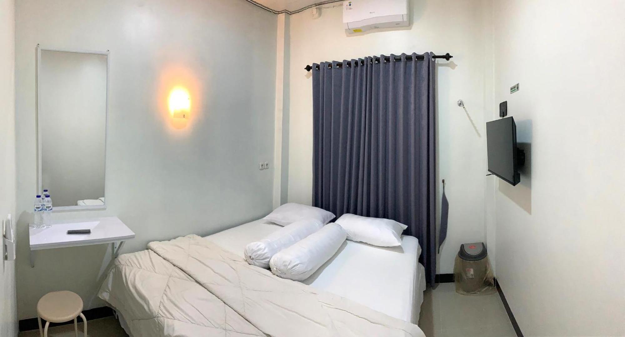 Kusuma Raya Guest House Srondolwetan Ngoại thất bức ảnh