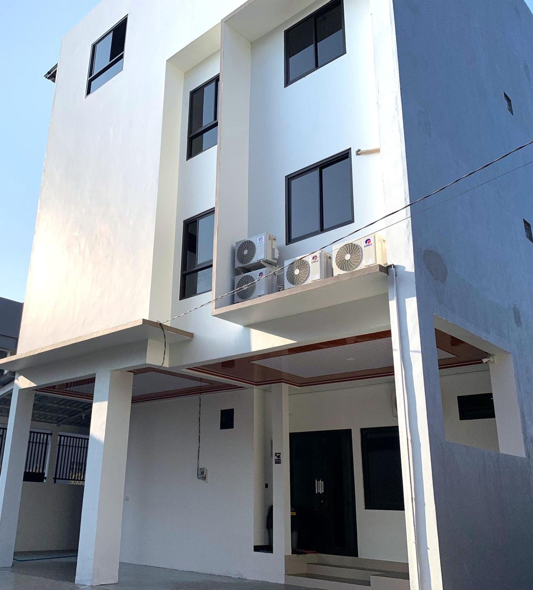 Kusuma Raya Guest House Srondolwetan Ngoại thất bức ảnh