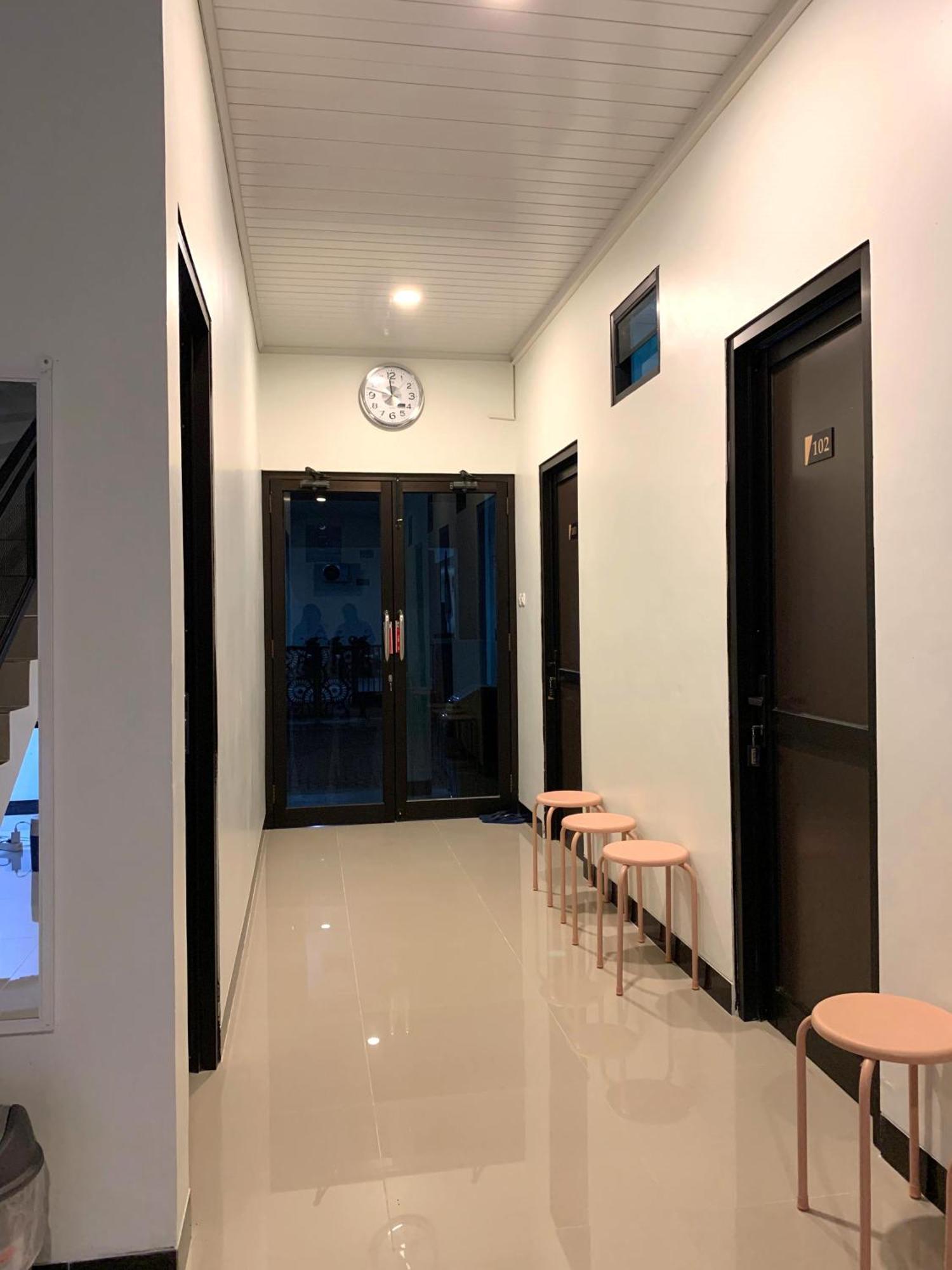 Kusuma Raya Guest House Srondolwetan Ngoại thất bức ảnh